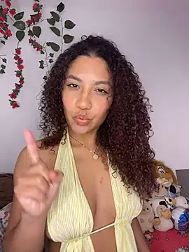 Snapshot of Daphnne_Curly chatting on 07/22/26, 02:03 Daphnne Curly online show from 07/22/26, 02:03