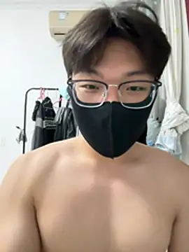 Snapshot of Ycen_ chatting on 07/16/26, 04:24 Ycen online show from 07/16/26, 04:24