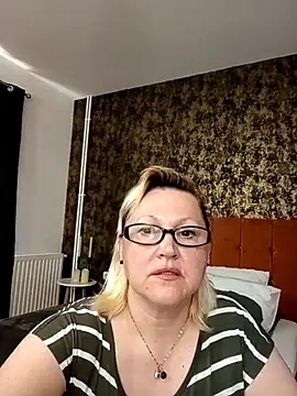 I amVeronicle online show from 04/24/26, 09:56