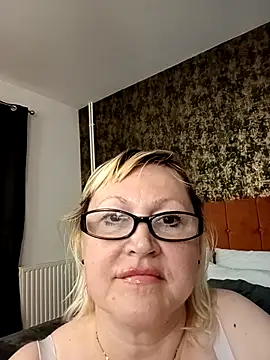 I amVeronicle online show from 04/25/26, 01:41