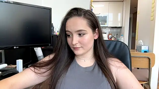 Snapshot of Emilly_Cart chatting on 05/08/26, 02:50 Emilly Cart online show from 05/08/26, 02:50
