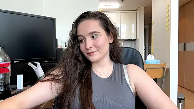 Snapshot of Emilly_Cart chatting on 05/15/26, 03:35 Emilly Cart online show from 05/15/26, 03:35