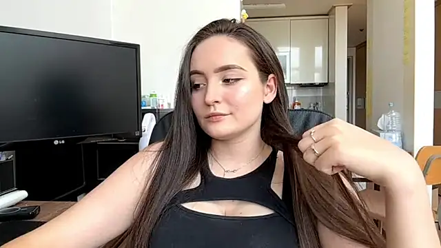 Snapshot of Emilly_Cart chatting on 05/19/26, 03:13 Emilly Cart online show from 05/19/26, 03:13