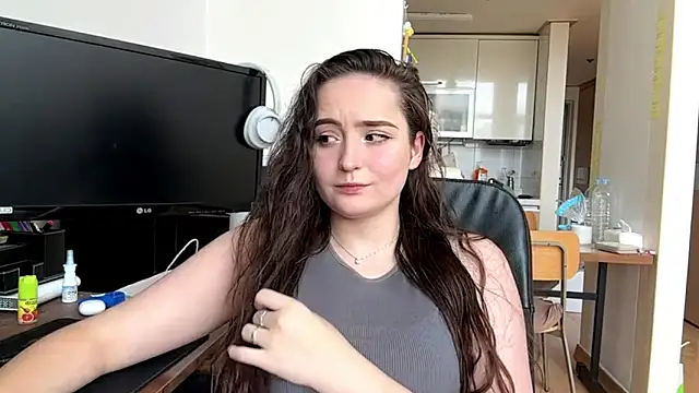 Snapshot of Emilly_Cart chatting on 06/04/26, 03:12 Emilly Cart online show from 06/04/26, 03:12