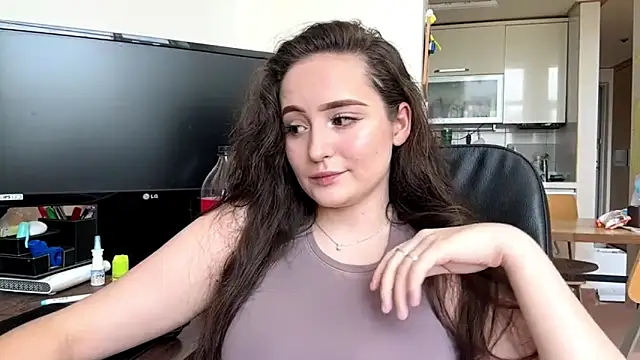 Snapshot of Emilly_Cart chatting on 06/12/26, 03:16 Emilly Cart online show from 06/12/26, 03:16