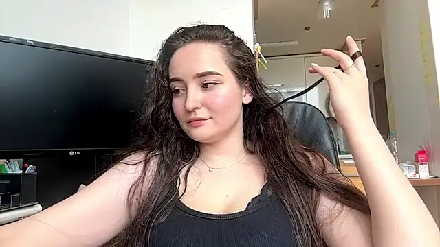 Snapshot of Emilly_Cart chatting on 07/28/26, 03:24 Emilly Cart online show from 07/28/26, 03:24