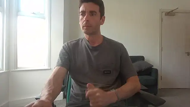 Snapshot of frenchbdmaninlondon chatting on 06/30/26, 01:23 frenchbdmaninlondon online show from 06/30/26, 01:23
