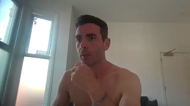 Snapshot of frenchbdmaninlondon chatting on 07/05/26, 01:40 frenchbdmaninlondon online show from 07/05/26, 01:40