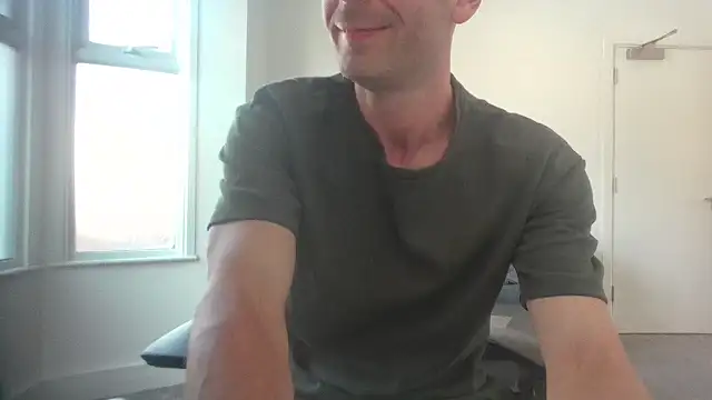 Snapshot of frenchbdmaninlondon chatting on 07/06/26, 12:57 frenchbdmaninlondon online show from 07/06/26, 12:57