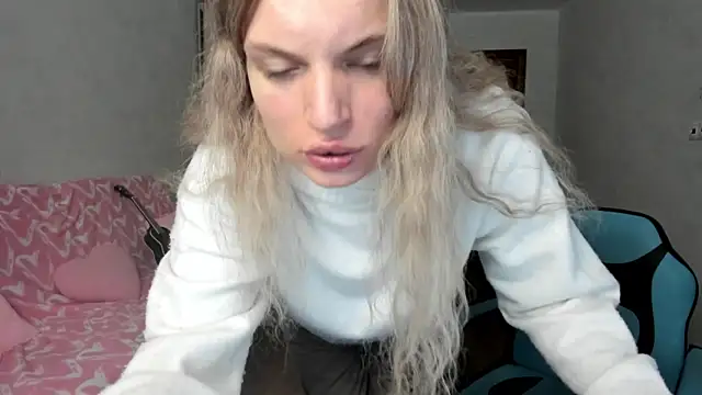 Snapshot of milliKira006 chatting on 05/11/26, 12:22 milliKira006 online show from 05/11/26, 12:22