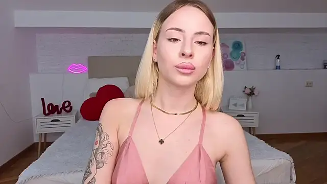 Snapshot of Bella_crazyy chatting on 05/26/26, 08:38 Bella crazyy online show from 05/26/26, 08:38