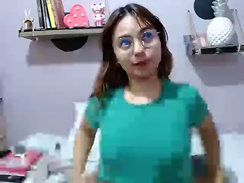 Snapshot of Kitana_kitty chatting on 05/24/26, 08:19 Kitana kitty online show from 05/24/26, 08:19