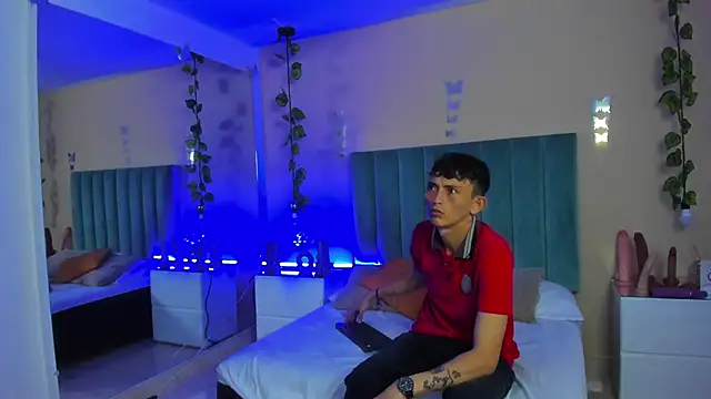 ARIANA CRI-X online show from 04/21/26, 12:11