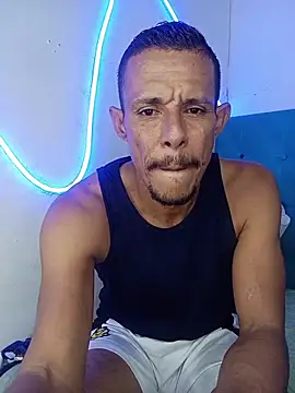 Snapshot of El_junior21 chatting on 05/18/26, 11:21 El junior21 online show from 05/18/26, 11:21