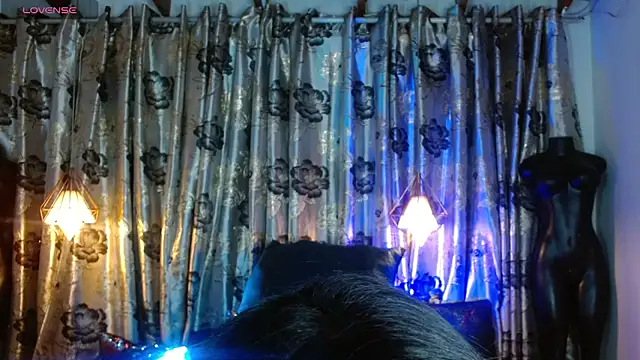 Hecate doll online show from 04/29/26, 03:49