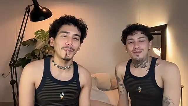 Snapshot of Noah_and_Steven chatting on 05/23/26, 02:43 Noah and Steven online show from 05/23/26, 02:43