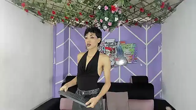 Snapshot of DAHNE_HOT_ chatting on 06/21/26, 01:13 DAHNE HOT online show from 06/21/26, 01:13