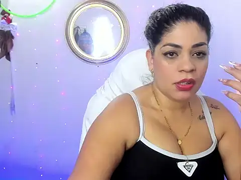 Snapshot of Mavlatin22 chatting on 06/25/26, 02:33 Mavlatin22 online show from 06/25/26, 02:33