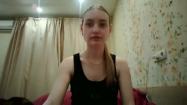 Snapshot of Lisanta chatting on 04/26/26, 06:16 Lisanta online show from 04/26/26, 06:16