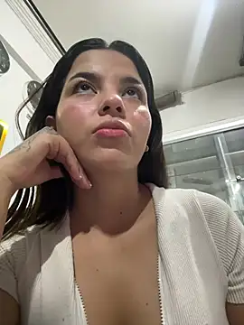Snapshot of Mia_Tylor01 chatting on 06/25/26, 02:33 Mia Tylor01 online show from 06/25/26, 02:33