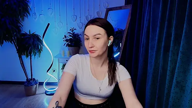 Snapshot of 1i1yfoxxx chatting on 05/13/26, 02:20 1i1yfoxxx online show from 05/13/26, 02:20