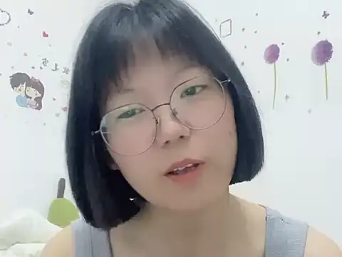 Snapshot of Belle-LL chatting on 04/24/26, 02:41 Belle-LL online show from 04/24/26, 02:41