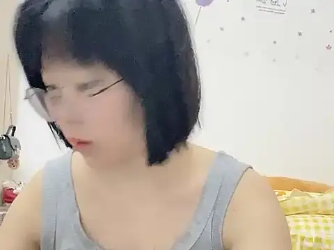 Snapshot of Belle-LL chatting on 04/28/26, 02:44 Belle-LL online show from 04/28/26, 02:44