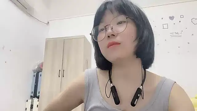 Snapshot of Belle-LL chatting on 05/03/26, 02:56 Belle-LL online show from 05/03/26, 02:56
