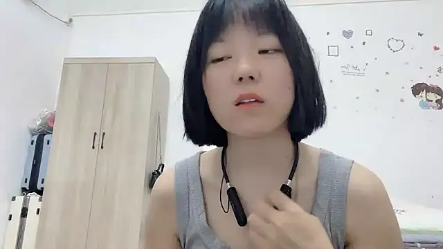 Snapshot of Belle-LL chatting on 05/06/26, 03:17 Belle-LL online show from 05/06/26, 03:17