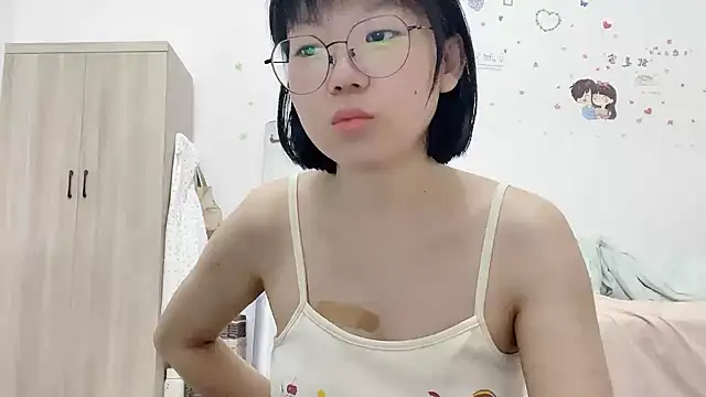 Snapshot of Belle-LL chatting on 05/14/26, 05:47 Belle-LL online show from 05/14/26, 05:47
