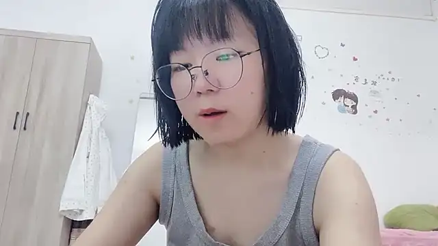 Snapshot of Belle-LL chatting on 05/24/26, 07:13 Belle-LL online show from 05/24/26, 07:13