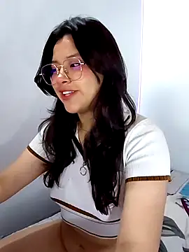 Snapshot of _Juno chatting on 04/27/26, 01:20 Juno online show from 04/27/26, 01:20