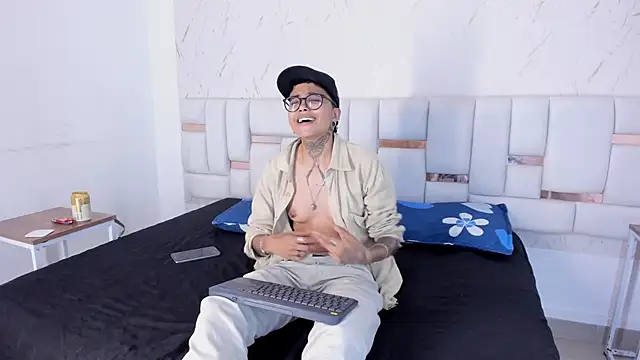 Snapshot of Antony_D_ossa chatting on 04/28/26, 07:52 Antony D ossa online show from 04/28/26, 07:52