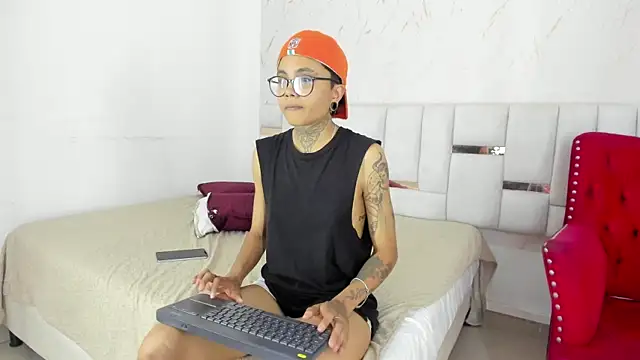 Snapshot of Antony_D_ossa chatting on 05/19/26, 01:56 Antony D ossa online show from 05/19/26, 01:56