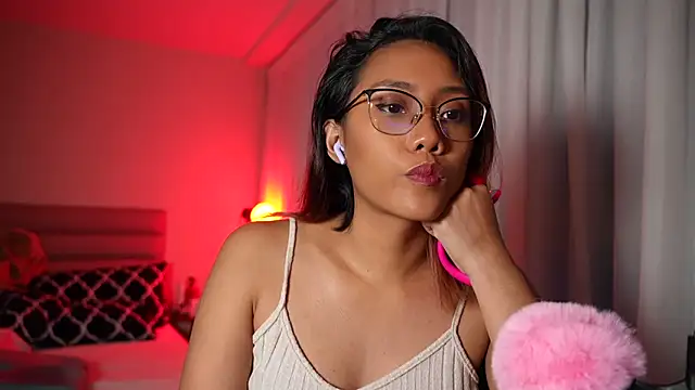 Snapshot of VexaNyx chatting on 06/21/26, 01:13 VexaNyx online show from 06/21/26, 01:13