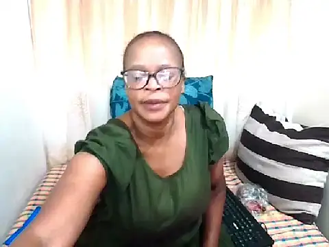 Snapshot of Ebony_Bloom69 chatting on 05/24/26, 05:01 Ebony Bloom69 online show from 05/24/26, 05:01