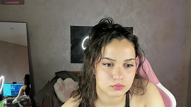 Snapshot of Vivien_Ross chatting on 05/06/26, 01:14 Vivien Ross online show from 05/06/26, 01:14