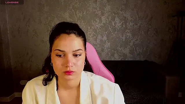 Snapshot of Vivien_Ross chatting on 05/08/26, 01:11 Vivien Ross online show from 05/08/26, 01:11