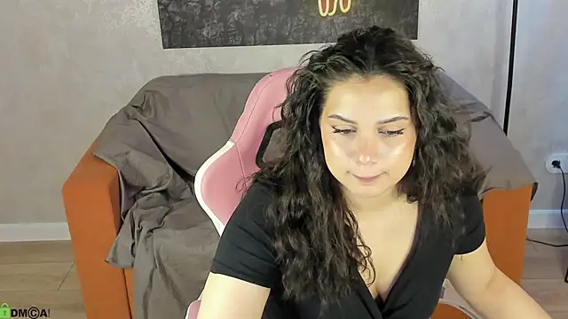 Snapshot of Vivien_Ross chatting on 05/12/26, 01:14 Vivien Ross online show from 05/12/26, 01:14