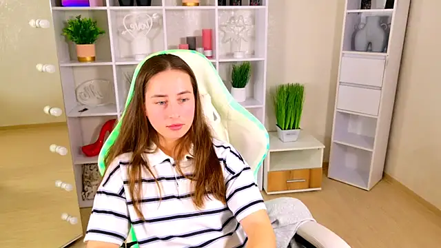 NadinnL online show from 04/26/26, 07:39