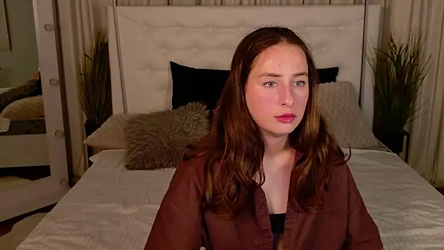 NadinnL online show from 06/17/26, 01:34