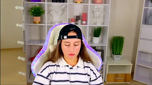NadinnL online show from 07/05/26, 06:09