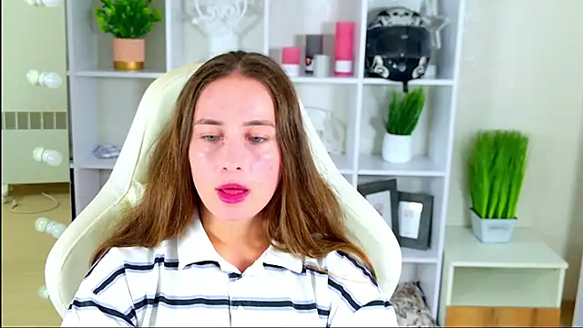 NadinnL online show from 07/16/26, 05:35