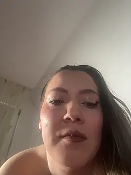 AlyraMoon online show from 04/22/26, 08:39