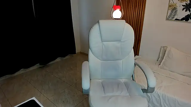 Snapshot of luniksa chatting on 06/01/26, 11:34 luniksa online show from 06/01/26, 11:34