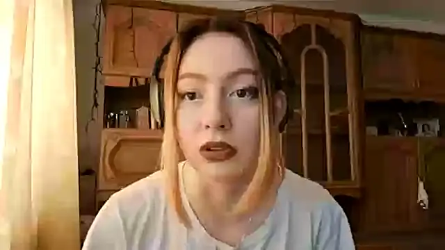 LubaGiovanni online show from 04/28/26, 07:02