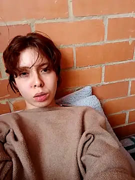 yiuu22222 online show from 04/22/26, 08:21