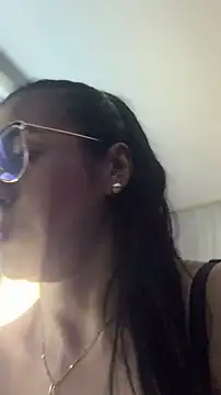 Laia Hills online show from 05/20/26, 02:12