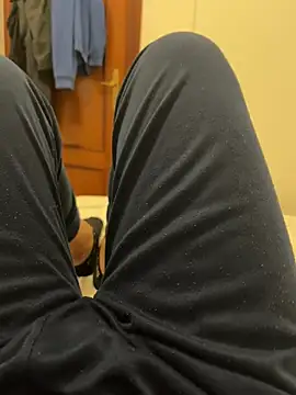 andresgh10 online show from 04/24/26, 01:57