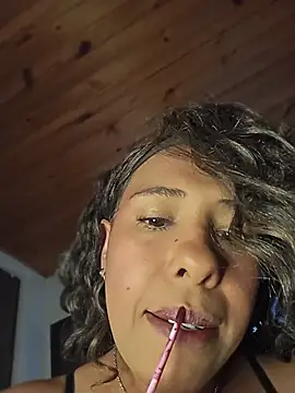 Snapshot of Ivon_C chatting on 07/11/26, 10:55 Ivon C online show from 07/11/26, 10:55